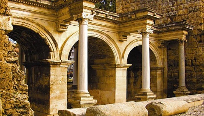 معماری دروازه هادریانوس آنتالیا2